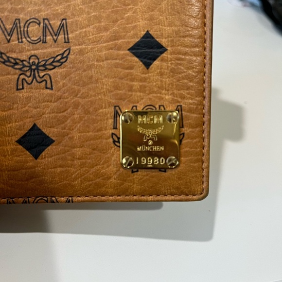 MCM COGNAC LEATHER CHECKBOOK WALLET - Picture 3 of 12